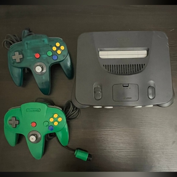 Nintendo Other - Nintendo 64 with 2 controllers